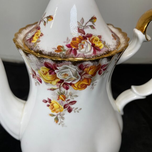 1960's Vintage Royal Albert 10" Tall Lenora Teapot in excellent condition, - Picture 3 of 10